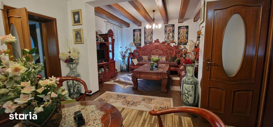 Casă cu 5 camere cu Teren 338 Mp în Sud