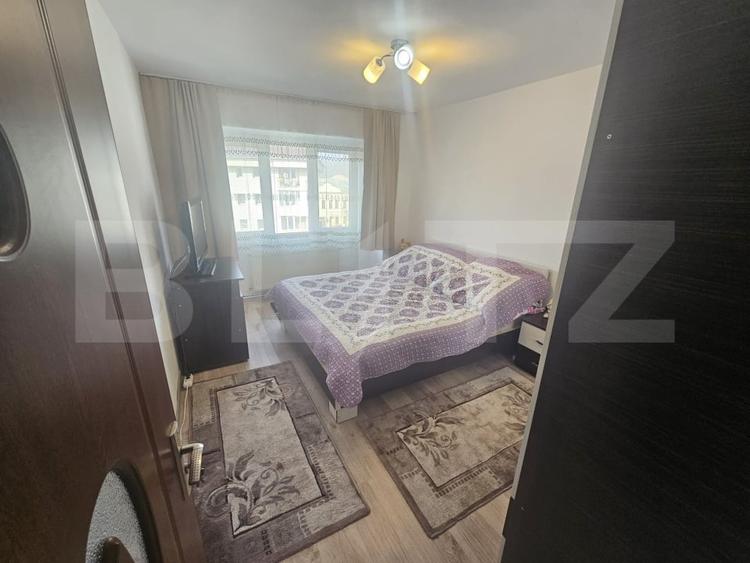 Apartament cu 4 camere semidecomandat, mobilat în Beclean