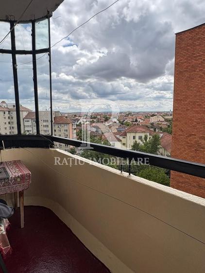 Apartament cu 4 camere decomandat, mobilat în Dacia
