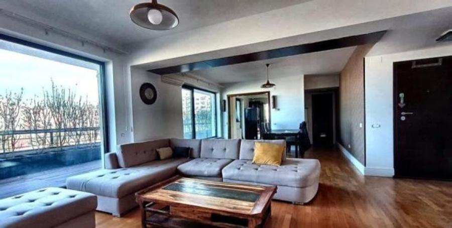 Apartament cu 3 camere, mobilat în 1 Mai