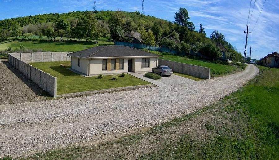Casă cu 3 camere în Hidiș