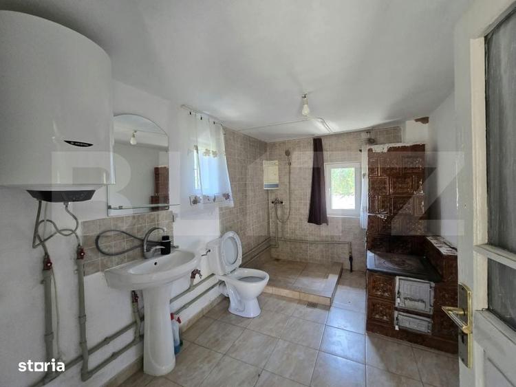 Casă cu 4 camere în Broșteni