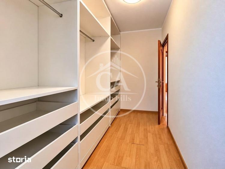 Apartament cu 5 camere decomandat în Sânmartin