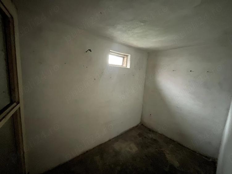 Casă cu 5 camere cu Teren 8000 Mp în Orlești