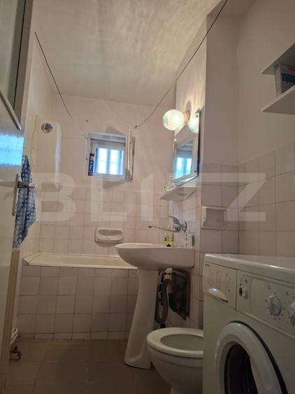 Apartament cu 3 camere semidecomandat, mobilat în Sud-Vest