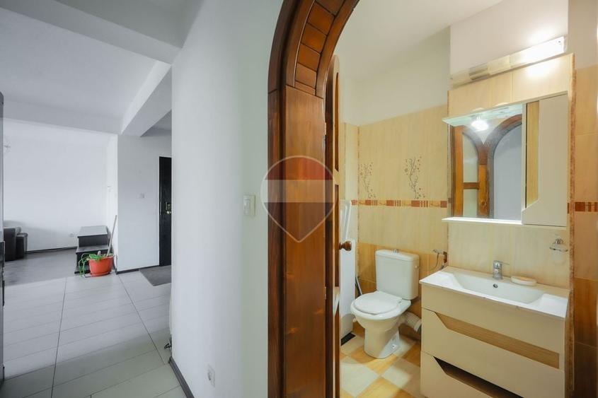 Apartament cu 3 camere decomandat în Rogerius