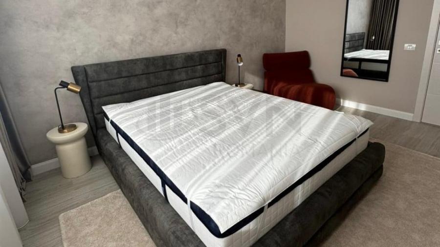 Apartament cu 3 camere decomandat în Sisești