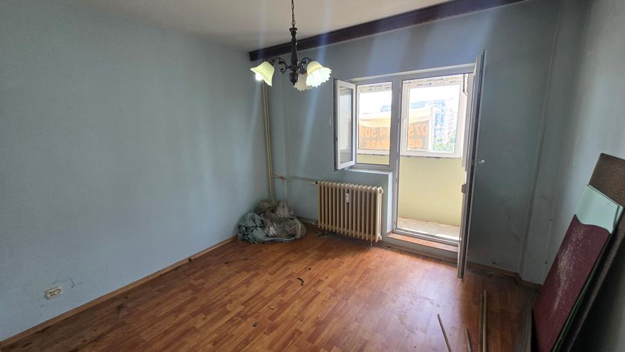 Apartament cu 3 camere decomandat în Sebastian