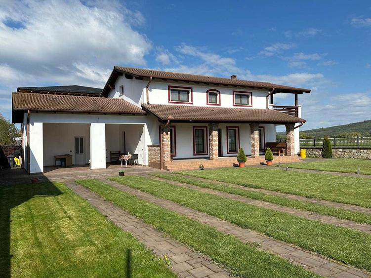 Casa de vanzare in Fagaras, finisaje de calitate superioara - 1