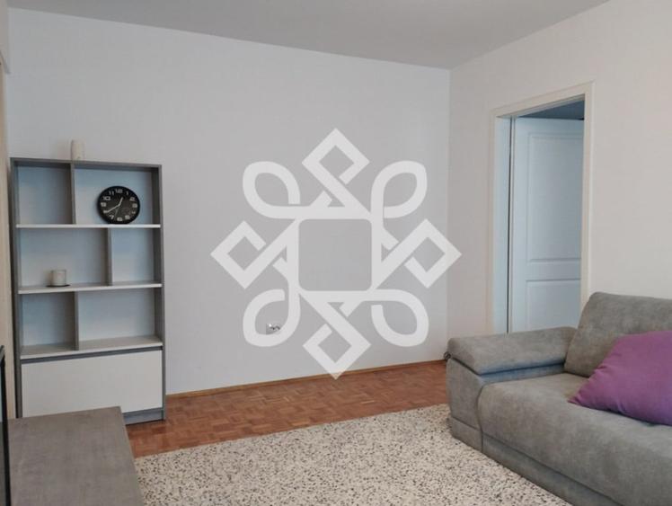 Apartament cu 3 camere semidecomandat în Rogerius
