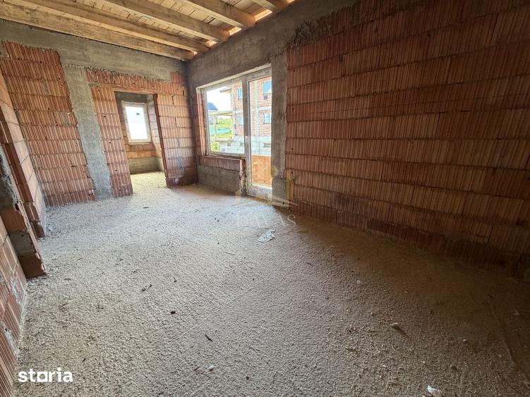 Casă cu 4 camere cu Teren 180 Mp în Dâmbul Rotund