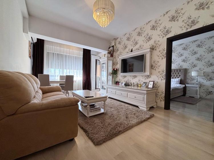 Apartament cu 2 camere semidecomandat, mobilat în P-ța Alba Iulia