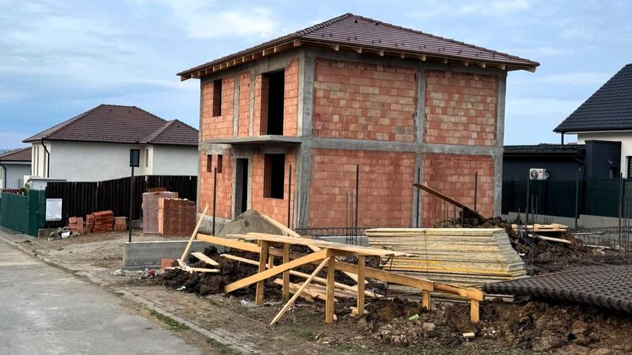 Casă cu 5 camere cu Teren 300 Mp în Șura Mică
