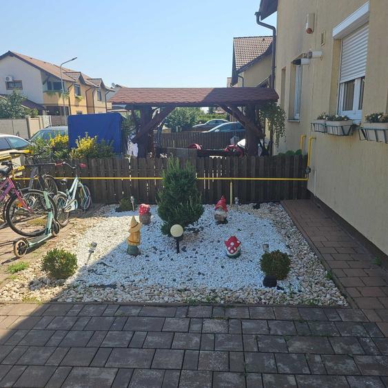Casă cu 4 camere în Vladimirescu