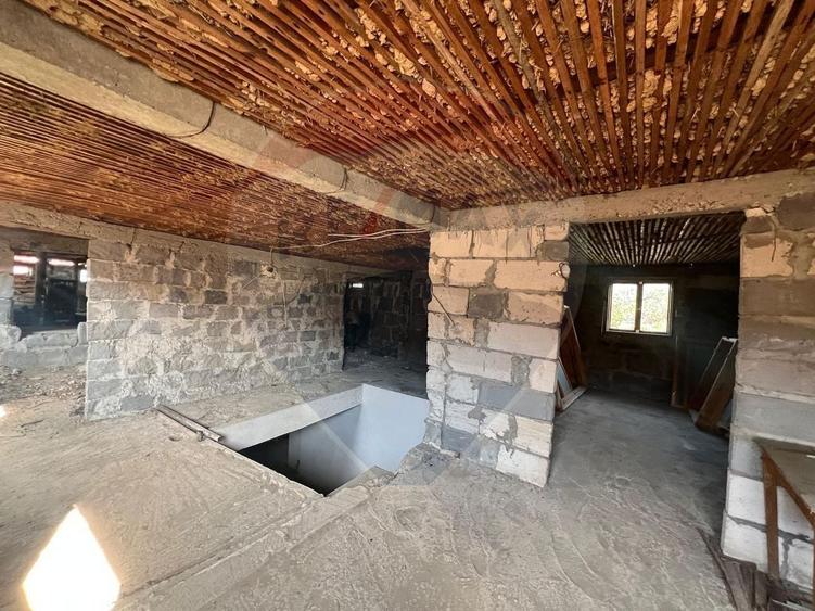 Casă cu 4 camere cu Teren 700 Mp în Străoane