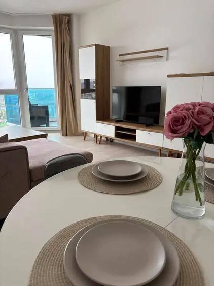 Apartament cu 2 camere semidecomandat, mobilat în Floreasca