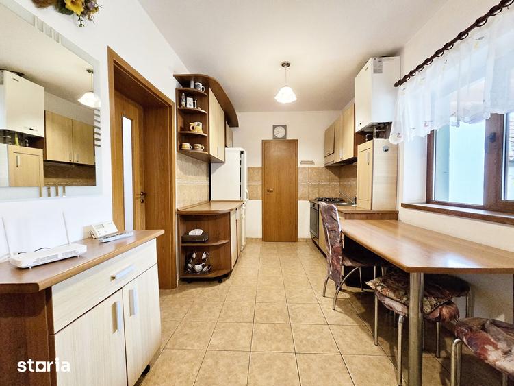 Apartament cu 4 camere decomandat în Bujac