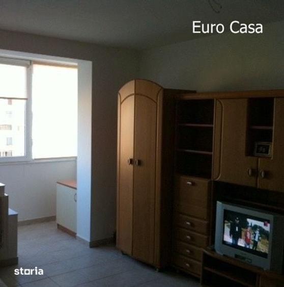Apartament cu 2 camere semidecomandat în Craiovei