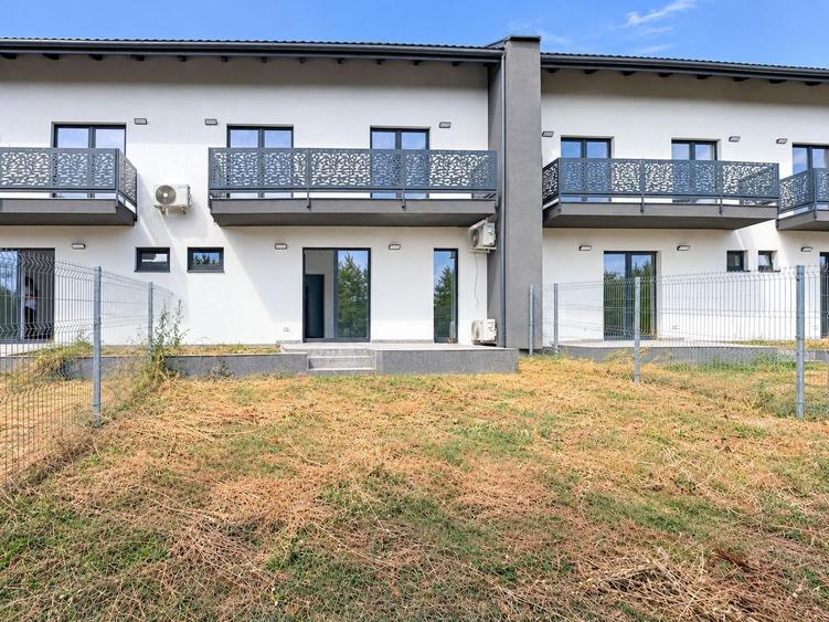 Duplex cu 5 camere cu Canalizare în Aradului
