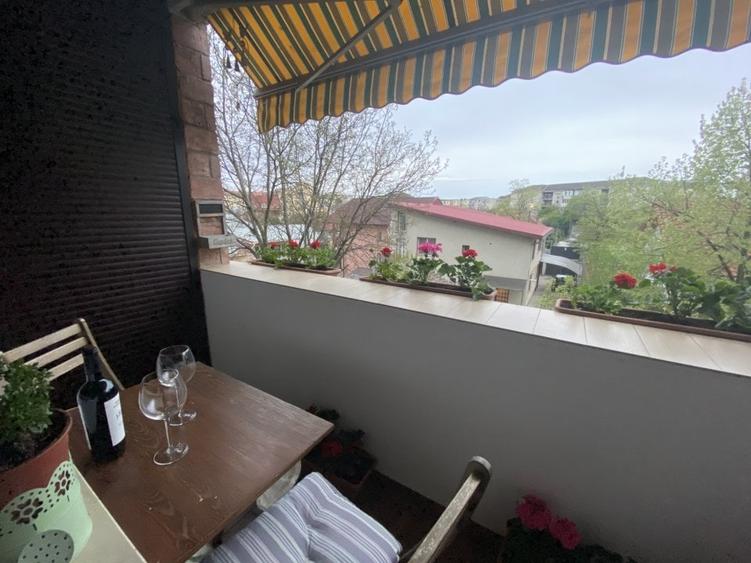 Apartament cu 3 camere decomandat în Girocului