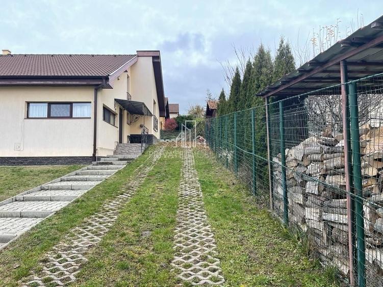 Casă individuală cu 4 camere cu Canalizare în Livezeni