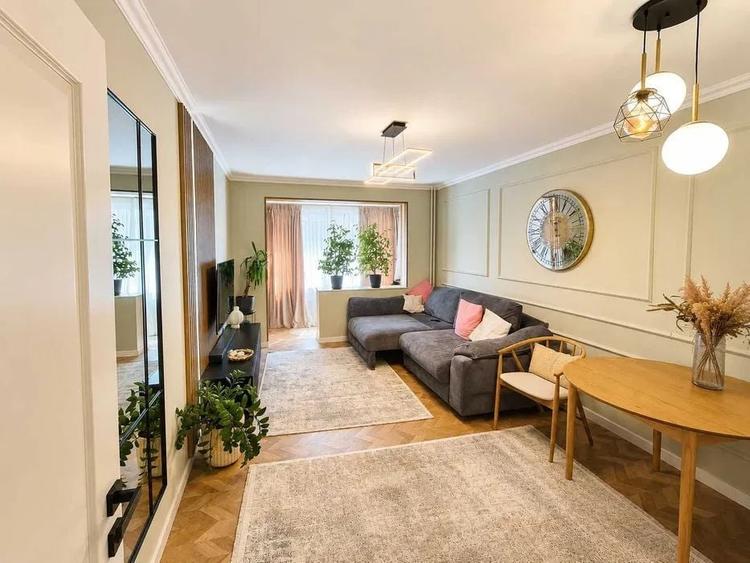 Apartament cu 3 camere decomandat, mobilat în Titan