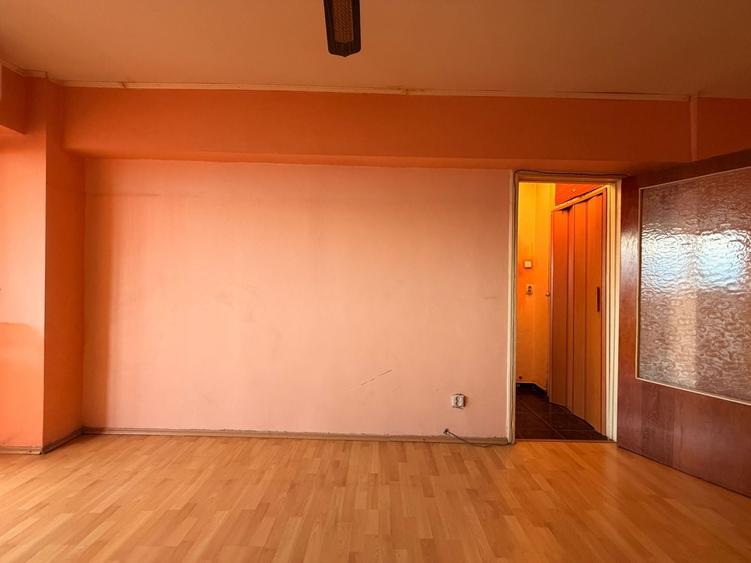 Apartament cu 2 camere semidecomandat în Crângași
