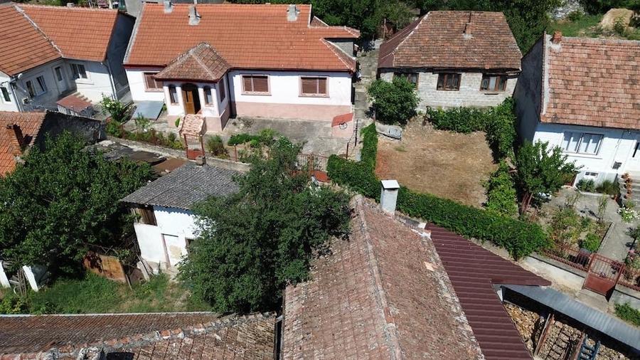 Casă cu 4 camere cu Teren 546 Mp în Central