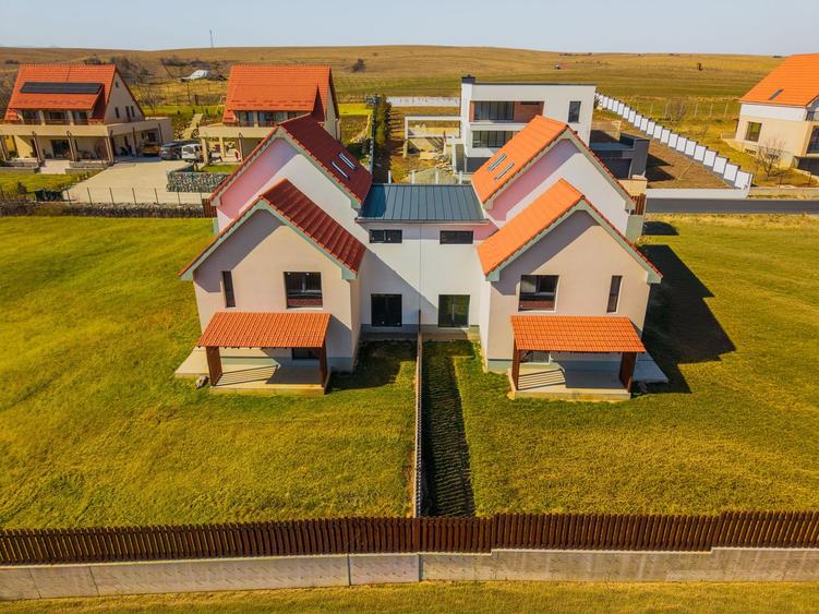 Casă individuală cu 7 camere cu Canalizare în Sălicea
