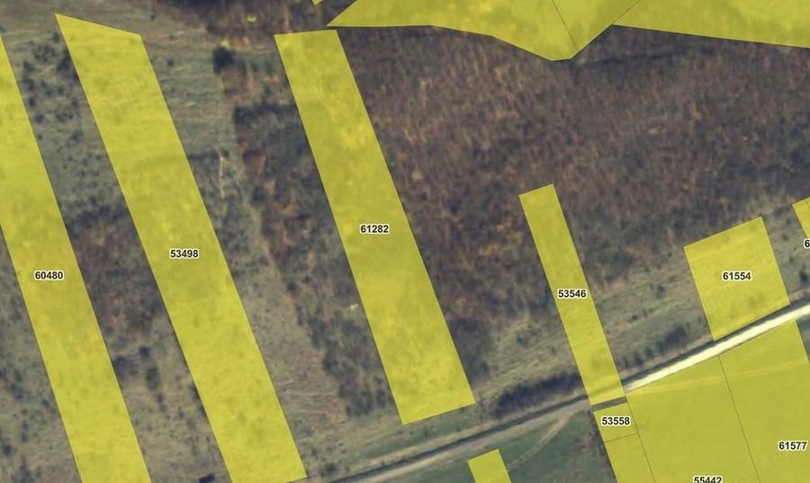 Teren de 4500 mp, în Vâlcele