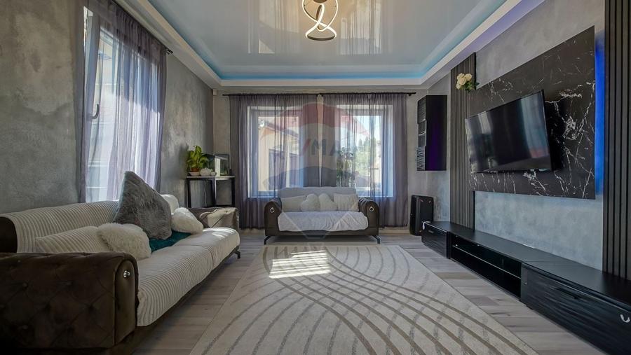 Casă individuală cu 6 camere cu Teren 494 Mp în Vulcan
