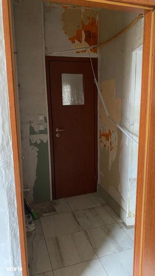 Apartament cu 3 camere semidecomandat în Centrul Civic