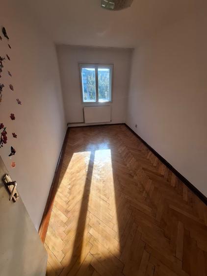 Apartament cu 4 camere decomandat în Aurel Vlaicu