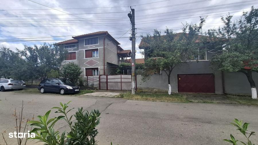 Casă cu 5 camere cu Teren 1088 Mp în Central