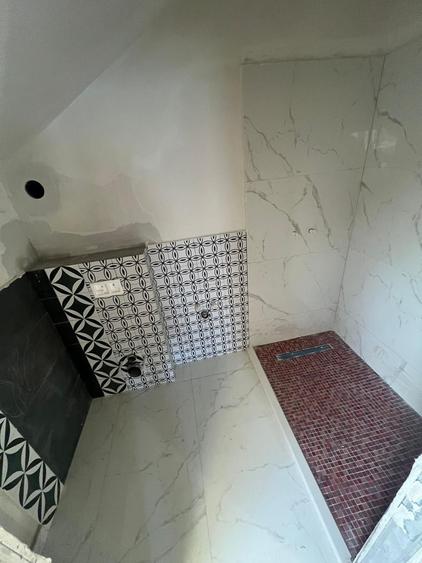 Penthouse cu 4 camere semidecomandat în Periferie