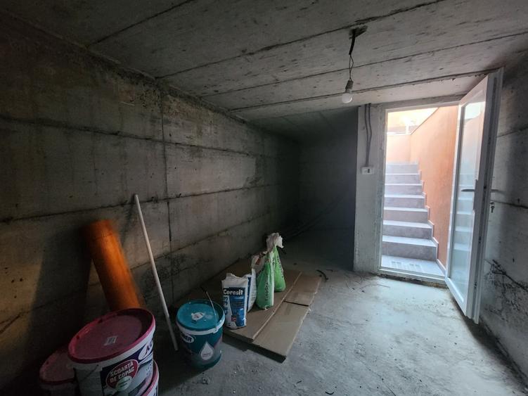 Casă individuală cu 4 camere cu Canalizare în Miroslava