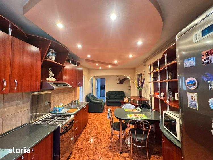 Apartament cu 4 camere decomandat în Central