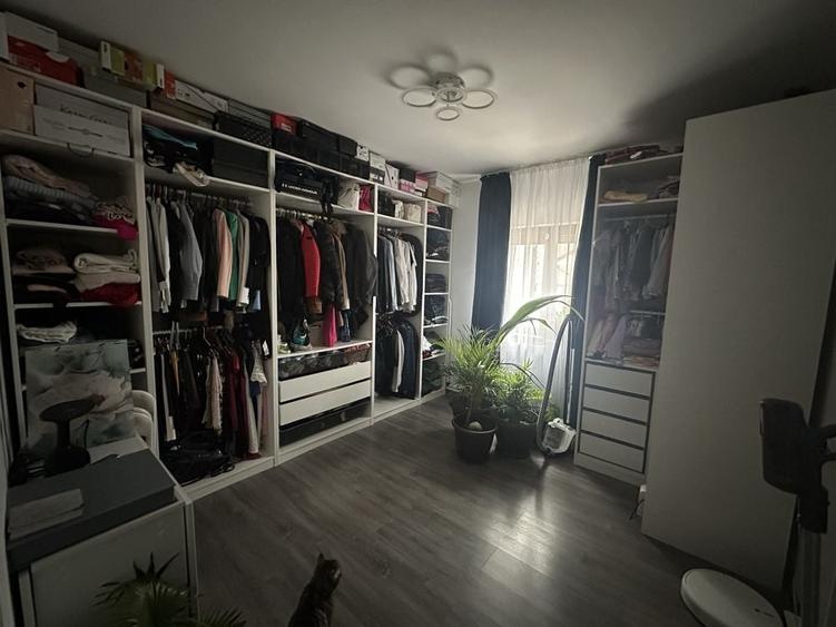 Casă cu 4 camere în Central