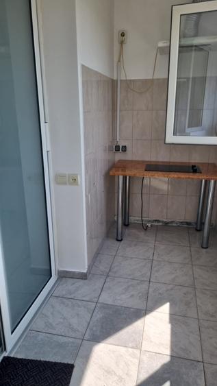 Garsonieră decomandată în Titan