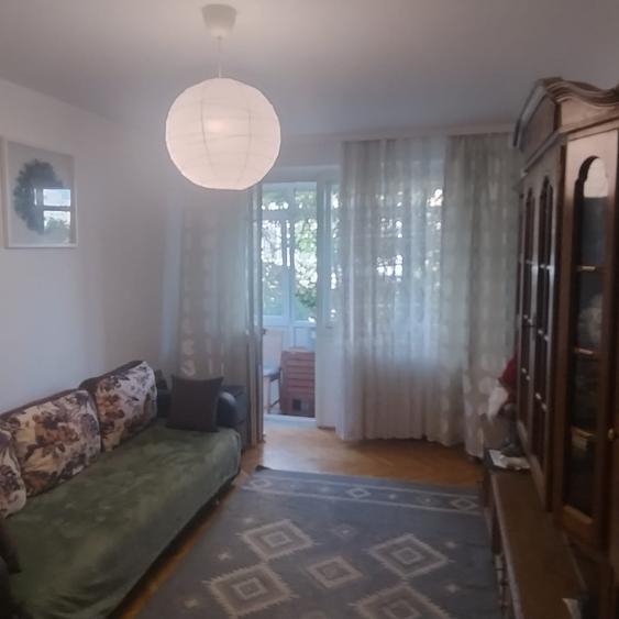Apartament cu 3 camere decomandat în Tineretului