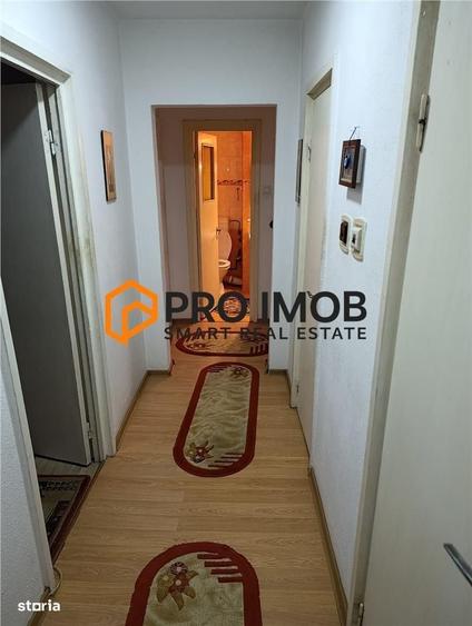 Apartament cu 3 camere decomandat în Micro 5