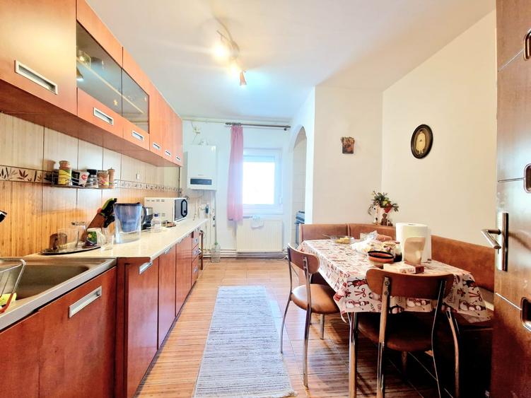 Apartament cu 4 camere decomandat, mobilat în Tomis III