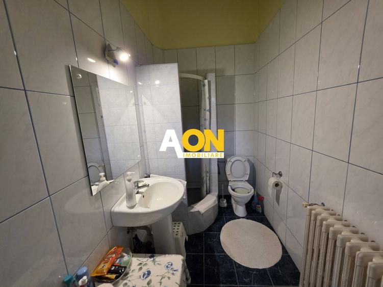 Casă individuală cu 6 camere cu Canalizare în Central