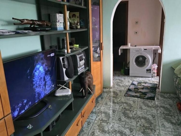Apartament cu 3 camere decomandat, mobilat în Titan
