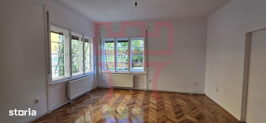 Apartament cu 5 camere în Central