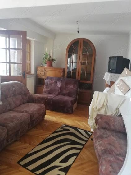 Apartament cu 4 camere decomandat în Școlilor