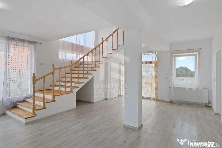 Casă cu 7 camere cu Teren 1446 Mp în Macea
