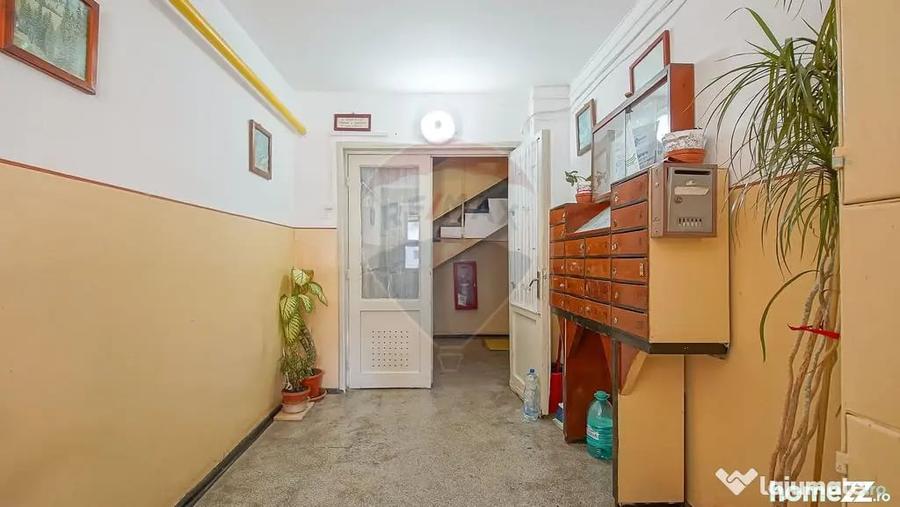 Apartament cu 3 camere semidecomandat în Griviței