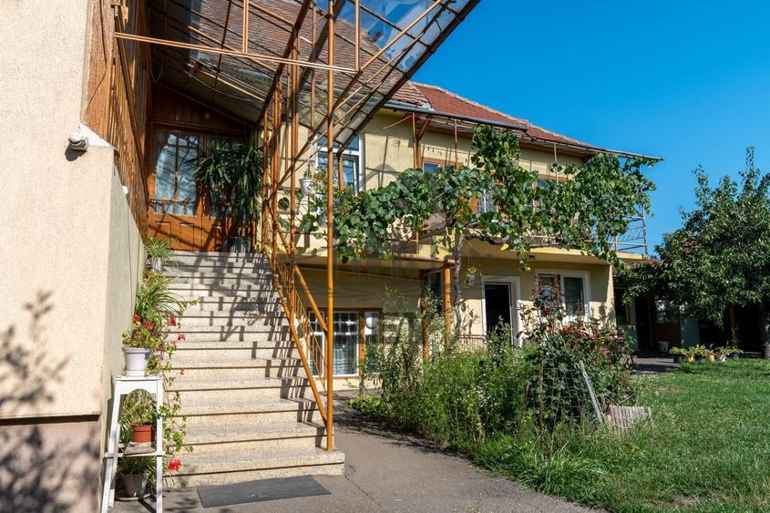 Casă individuală cu 8 camere cu Canalizare în Terezian