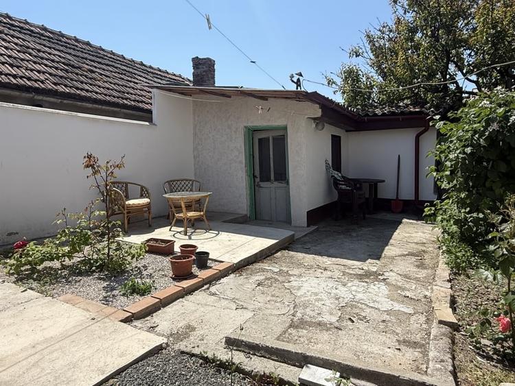 Casă individuală cu 4 camere cu Canalizare în Ultracentral